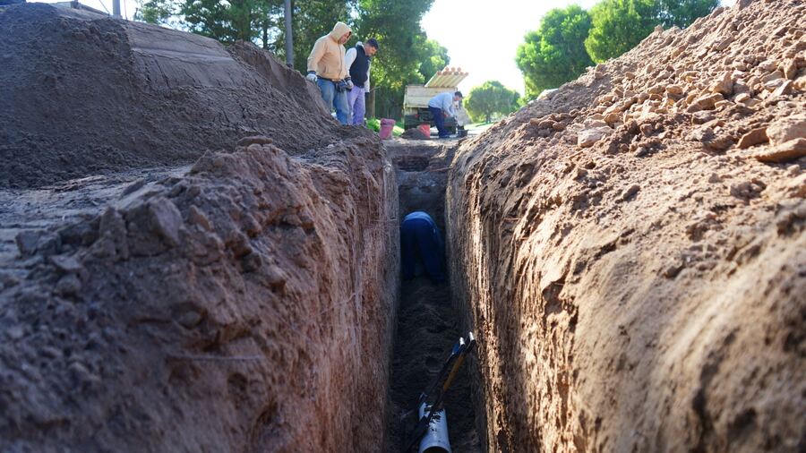 Necochea: EMSUR ejecuta una obra clave para solucionar rebalses cloacales en Barrio Norte