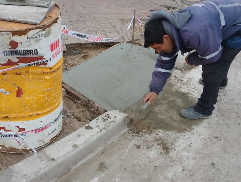 Necochea: Nuevos trabajos con hormigón para mejorar calles y sectores de circulación