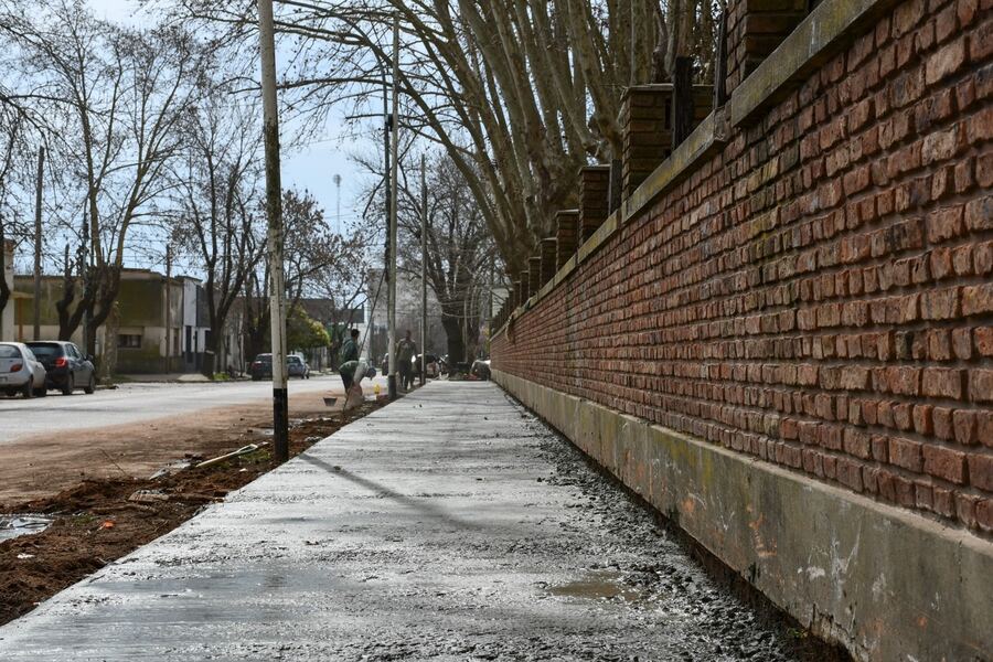 Bragado: Se puso en marcha la obra de las nuevas veredas de la Escuela Normal