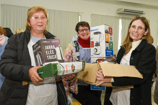 Junín: La Provincia entregó equipamiento escolar