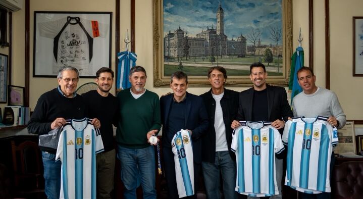 La Plata: Reciben en el Municipio a los platenses que integran el cuerpo técnico de la Selección Argentina