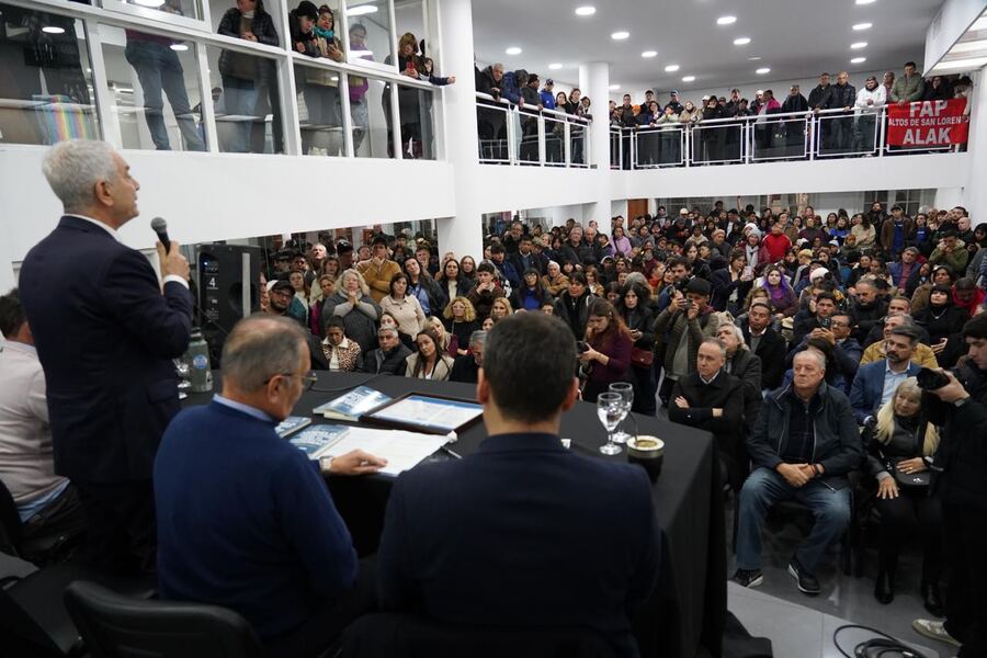 Alak junto a Alberto Descalzo en La Plata: “En el peronismo no sobra nadie, necesitamos a todos”