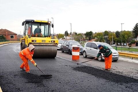 La Plata: La Municipalidad avanza con trabajos viales en el norte y el sur del partido