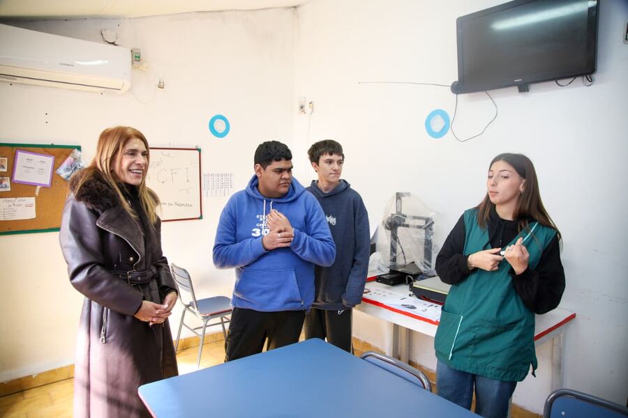 Avellaneda: Se entregó mobiliario al Centro Educativo Terapéutico, Centro de Día y Hogar “APANAU”