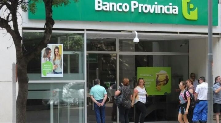 La FELP pide mantener el horario bancario habitual durante el verano