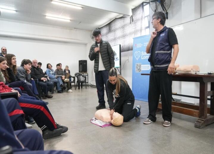 Lomas de Zamora: Se brindó una capacitación en RCP en el Instituto San Bonifacio