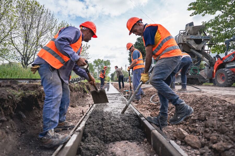 Olavarría: Avanza la obra de construcción de cordón cuneta en el barrio Villa Aurora