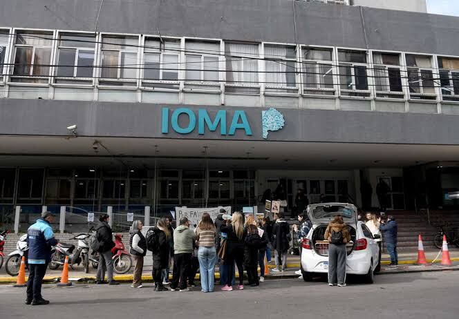Alerta por llamadas falsas a jubilados bonaerenses: Usan los nombres del IPS e IOMA para prometer premios y robar datos