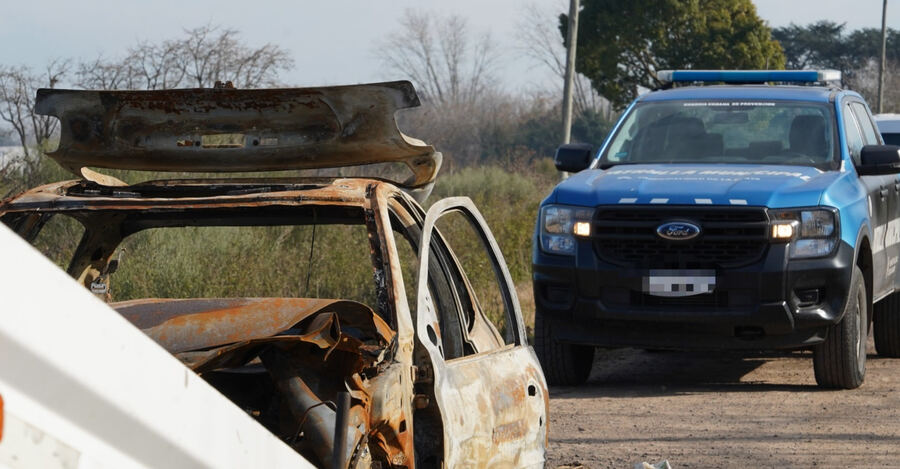 La Plata: Se retiraron nuevos autos abandonados de la vía pública en Tolosa, Villa Elvira y el casco urbano