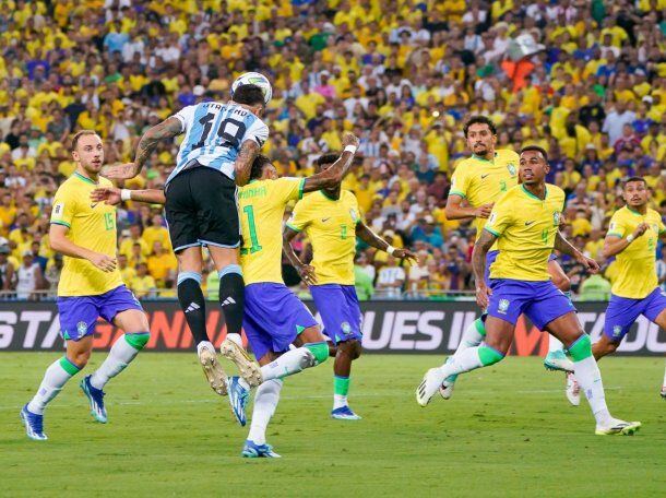 Argentina sigue firme en lo más alto del ranking mundial FIFA