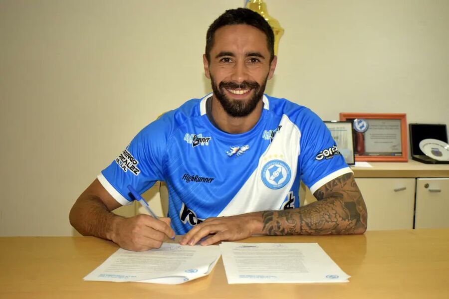 Nicolás Benavídez jugará en Villa San Carlos