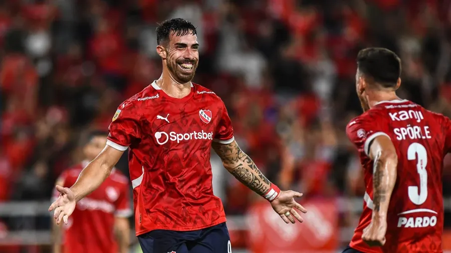 Independiente volvió al triunfo con una goleada ante un deslucido Vélez y trepó a la cima