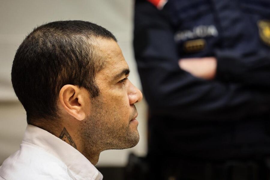 Dani Alves sale en libertad tras 14 meses en prisión